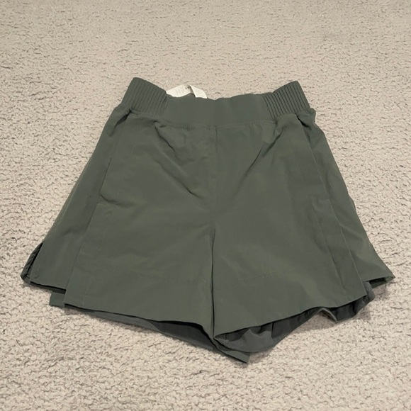 lululemon athletica Pants - Lululemon Stretch Woven Relaxed-Fit High-Rise Short 4" size XXS